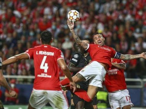 包含哈兰德赛后谦逊发言登热搜,圣安东尼奥马刺小胜本菲卡引发热议的词条 包含哈兰德赛后谦逊发言登热搜,圣安东尼奥马刺小胜本菲卡引发热议的词条